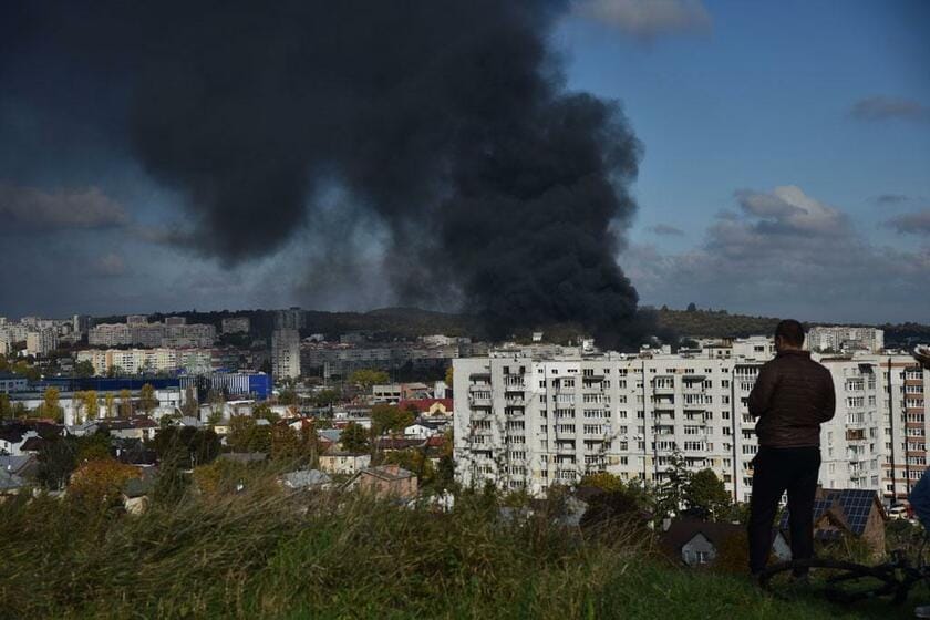 ロシアからミサイル攻撃されるウクライナ西部の都市リビウ／10月10日（写真：ZUMA Press/アフロ）