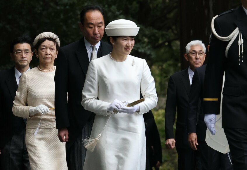 明治天皇の皇后、昭憲皇太后の没後110年に際し、明治神宮を参拝する愛子さま=24年4月