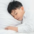 〈夏休みシーズン〉実は80万人の子どもが悩んでいる「おねしょ」 医師に聞く、おねしょをする子としない子の違いとは