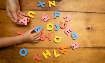 最年少でIIBC AWARD OF EXCELLENCEを受賞、小3で英検1級を取得! 小6の母に聞く、おうち英語で実践してきた5つのコツ