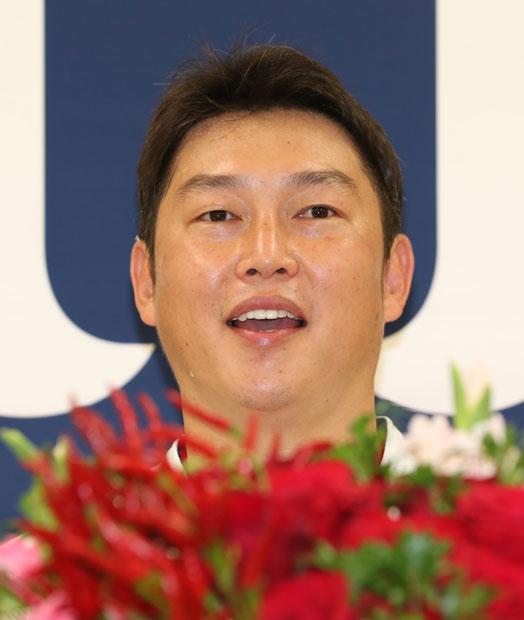 現役引退を表明する広島の新井貴浩　（ｃ）朝日新聞社