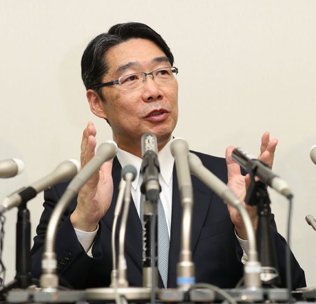 記者会見を開いた前川氏　（ｃ）朝日新聞社
