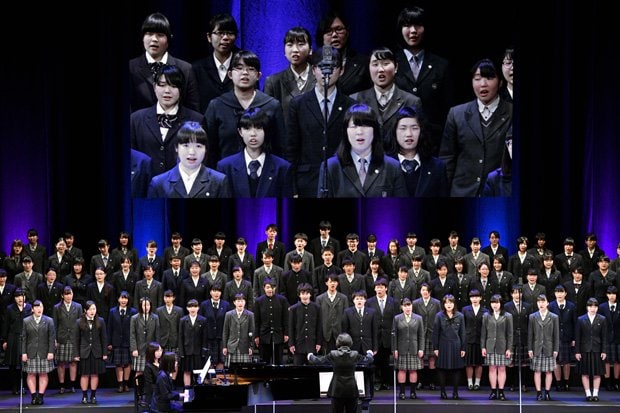 歌声を披露する宮城県内の高校生たち。この日のために合同練習を重ね、終了後「楽しんで歌えました！」と声をそろえた　（ｃ）朝日新聞社