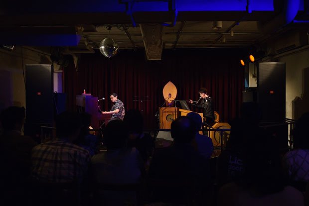 １２／１９（土）西麻布・新世界にて『孤独の発明』（オンド・マルトノ原田節　ピアノ谷川賢作）のライブあります！　（撮影／深堀瑞穂）