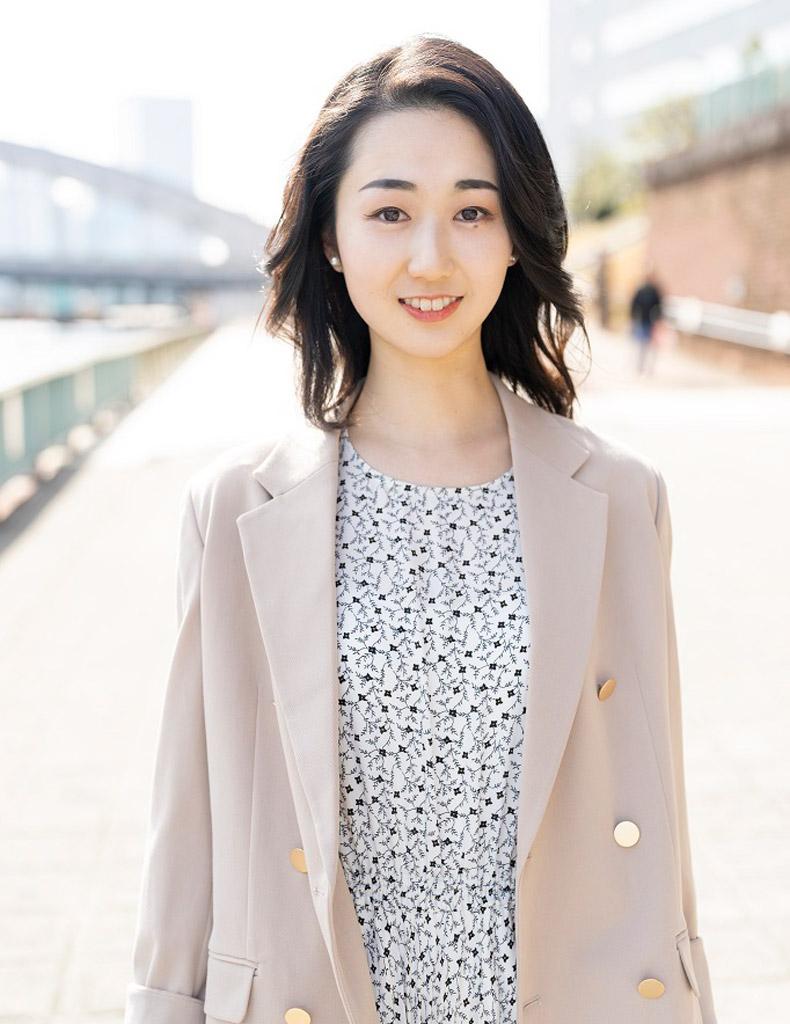 羽瀬彩乃（はせあやの）　兵庫県立北摂三田高校卒。神戸大学国際人間科学部に学び、今春、同大大学院に進んだ。博士課程まで勉強を続け、研究者になることが夢。特技はバレエ。今年はドイツに短期留学し、レッスンを受け、コンクールに出場する予定。［写真＝木村哲夫　ヘアメイク＝KEN、Lia（ともにJOUER）　スタイリング＝村上ゆい（JOUER）］