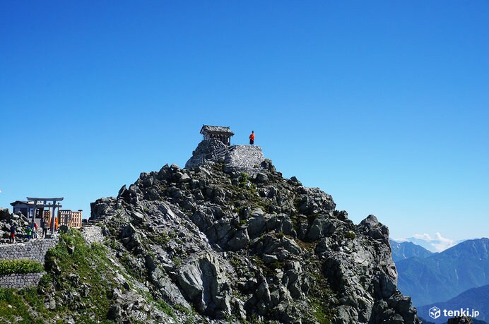 標高3003mの雄山山頂にある雄山神社の峰本社