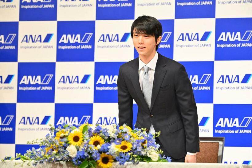 ７月１９日、会見に臨む羽生結弦