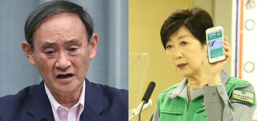 不協和音が響く菅義偉官房長官(左)と小池百合子東京都知事。責任のなすりつけ合いにも見えるが……? (c)朝日新聞社